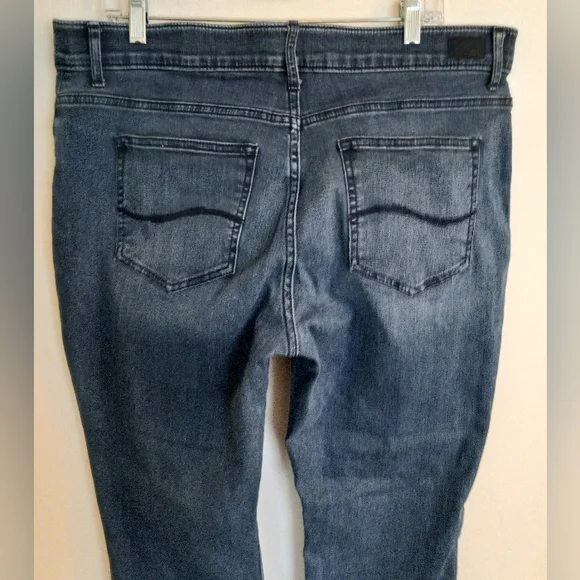 Lee regular fit mid-rise straight leg women's jeans size 18M - Picture 4 of 5